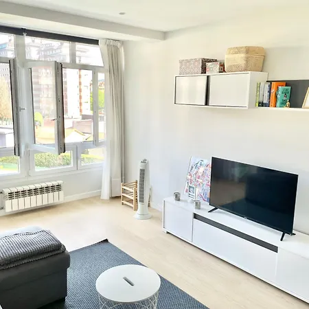 El Mirador De Viesques. Piscina Y Parking Privado! Διαμέρισμα